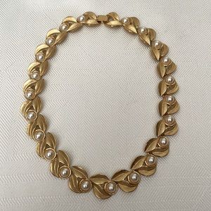 Gold and pearl necklace